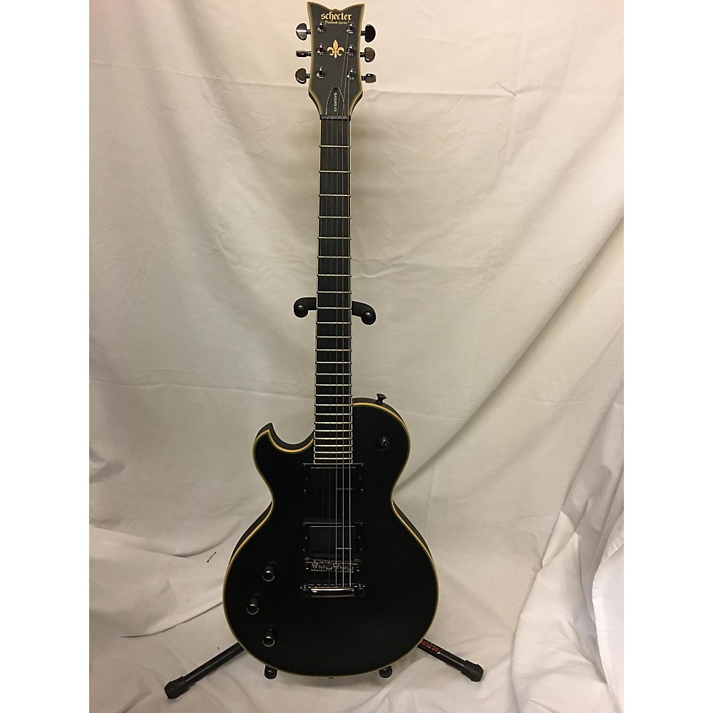 The company Schecter Guitar Research was founded in the year 1976 by David Schecter. The headquarter of the company are in Burbank (USA ).