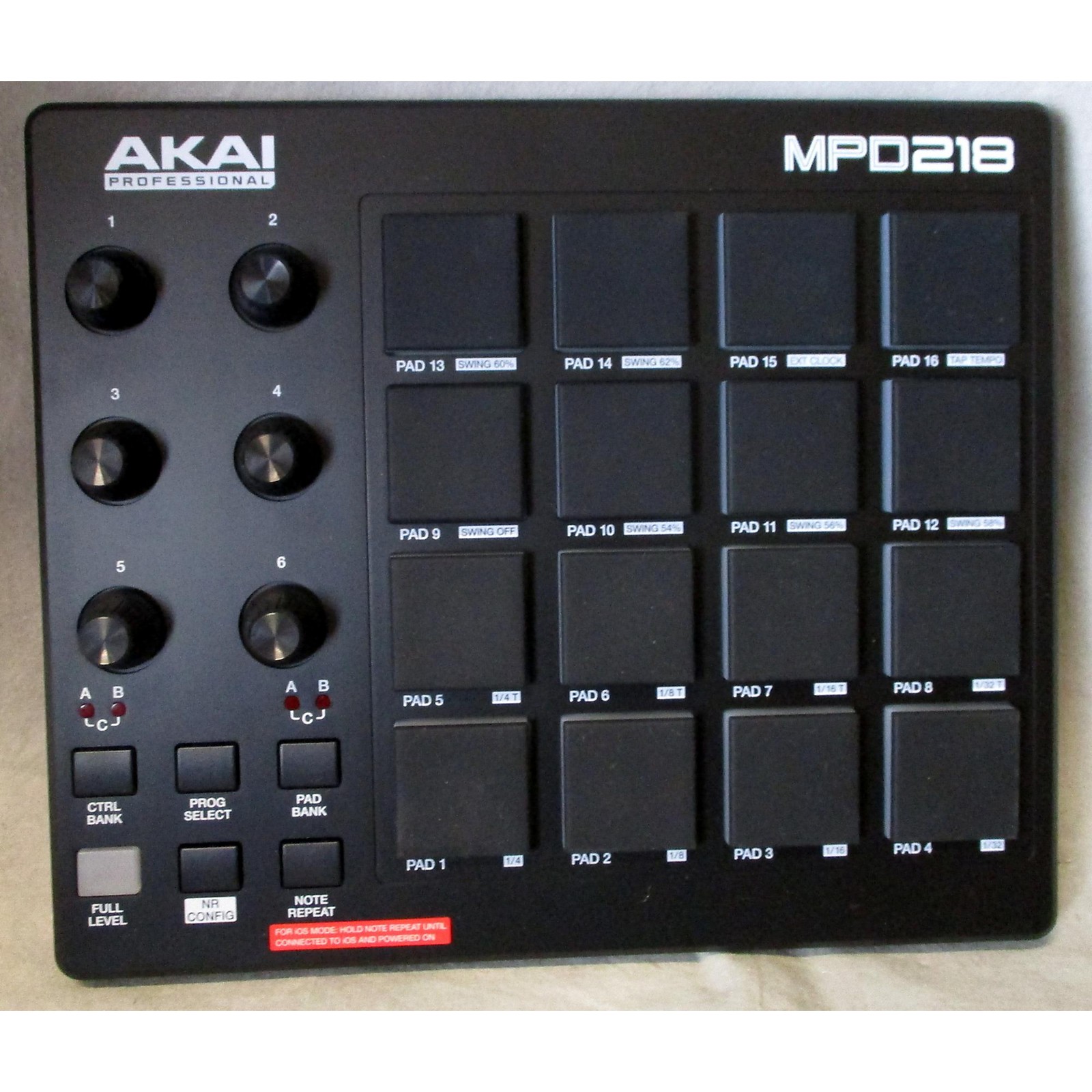 Dj контроллер akai pro mpd218. Midi контроллер 8 пэдов. Миди контроллер акай. Akai mpd 218. Akai mpd 218.