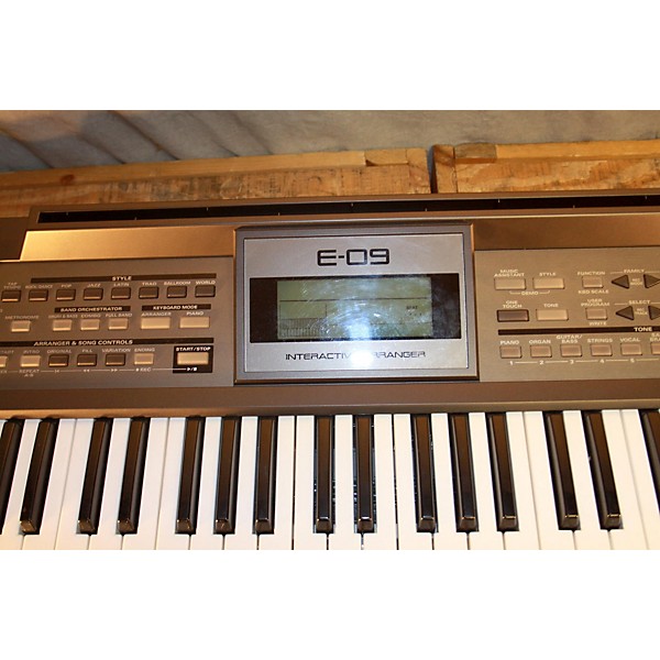 Used Roland E-09 With Gator Bag Arranger Keyboard