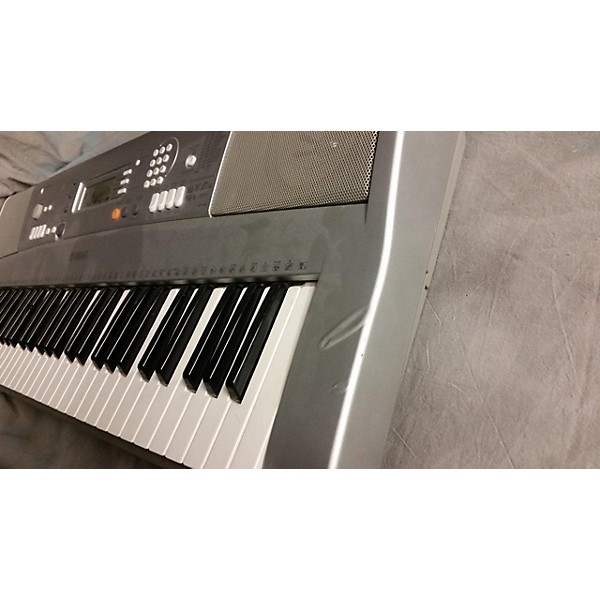 Used YPT-300 Portable Keyboard