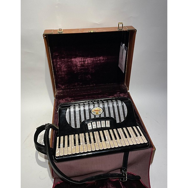Used Sonart Model S342 Accordion