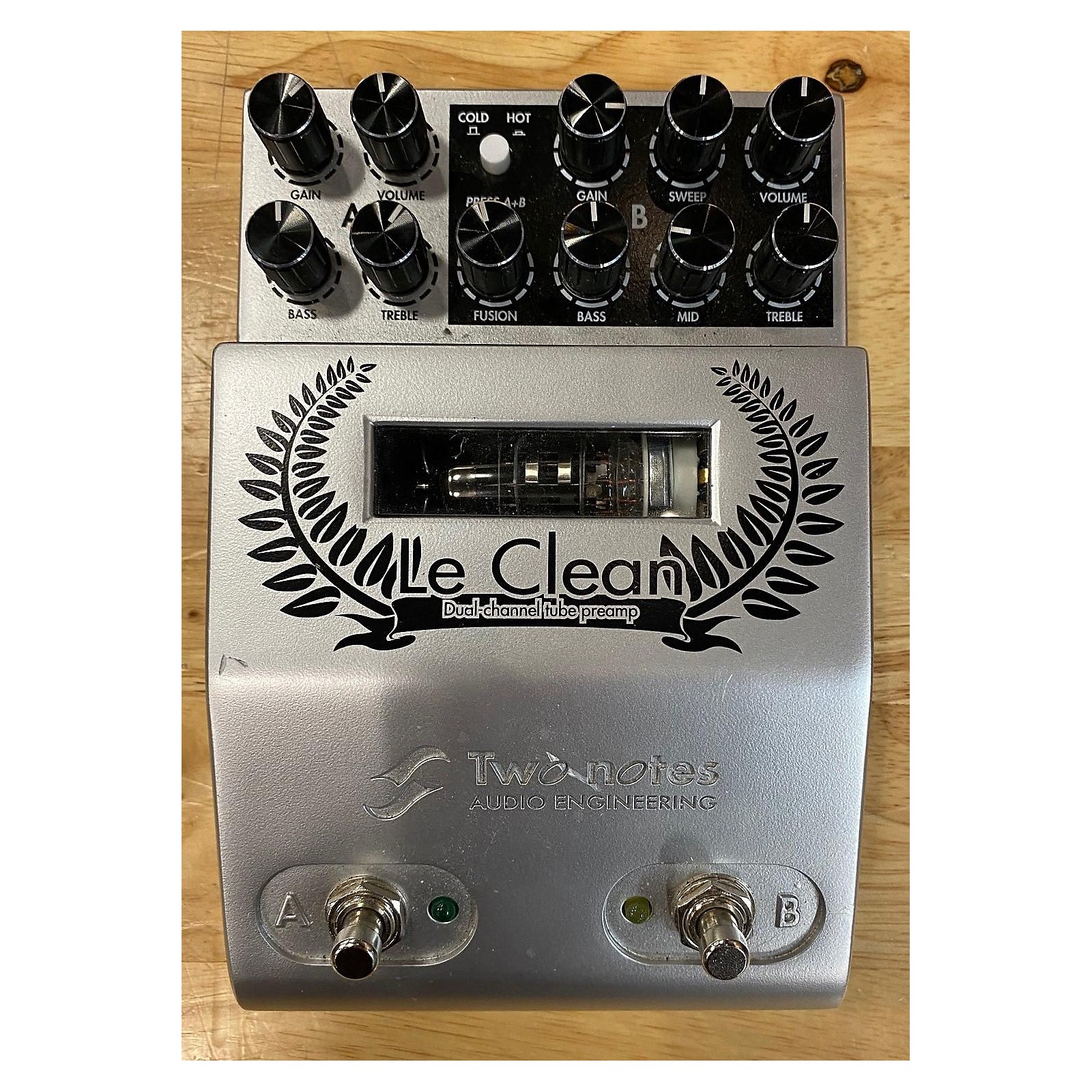 Used Two Notes LE CLEAN DUAL CHANNEL TUBE PREAMP Effect Pedal