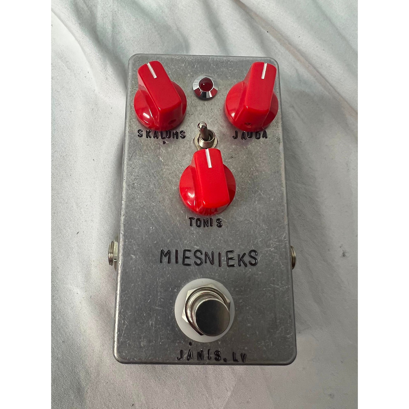 miesnieks pedal