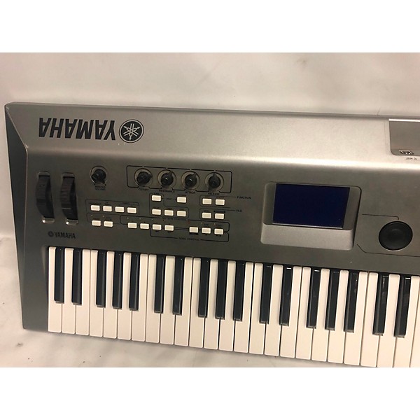 Used Yamaha MM6 61 Key Keyboard Workstation | Guitar Center
