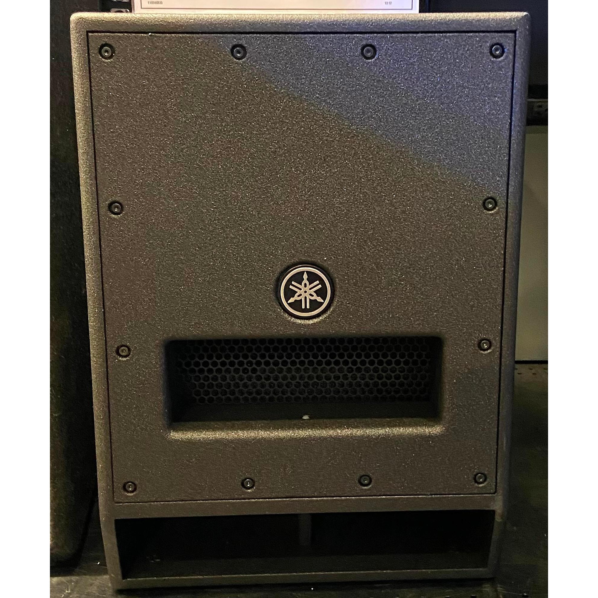 Yamaha DXS12 Powered Subwoofer | Center