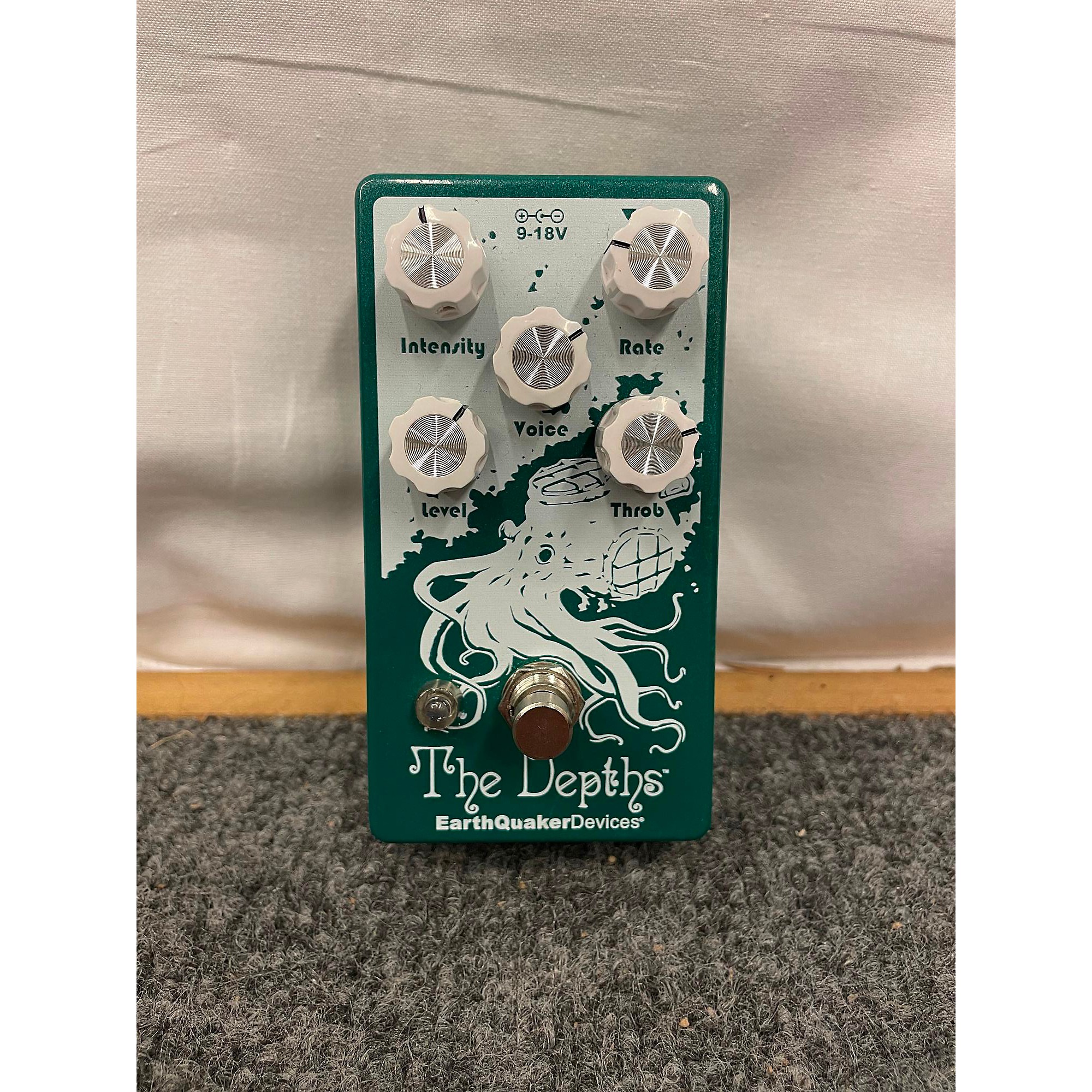 Used EarthQuaker Devices The Depths Optical Vibe Machine Effect