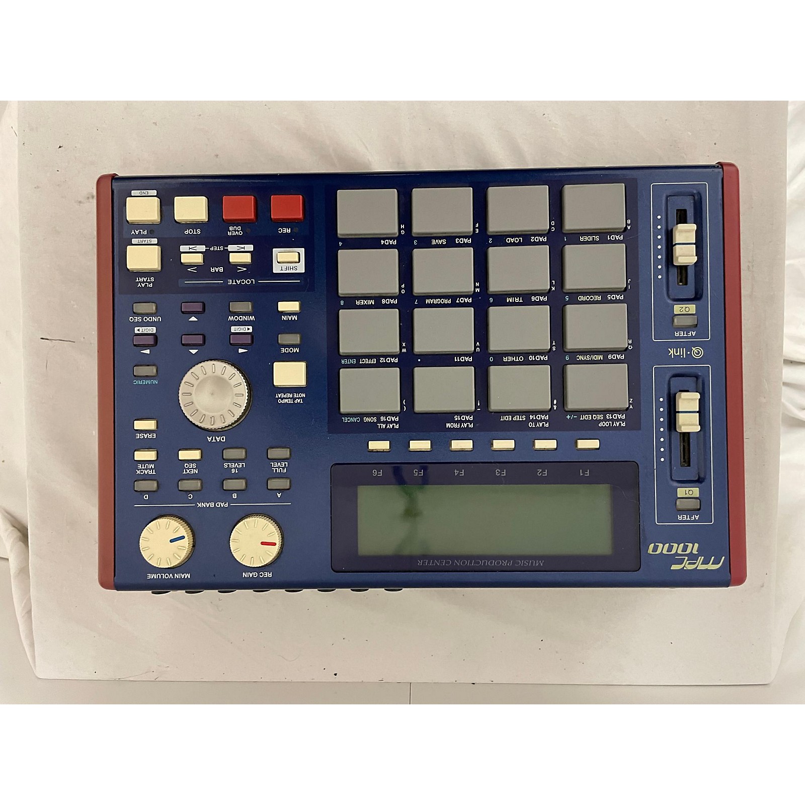 Used Akai Professional MPC1000 Production Controller | Guitar Center