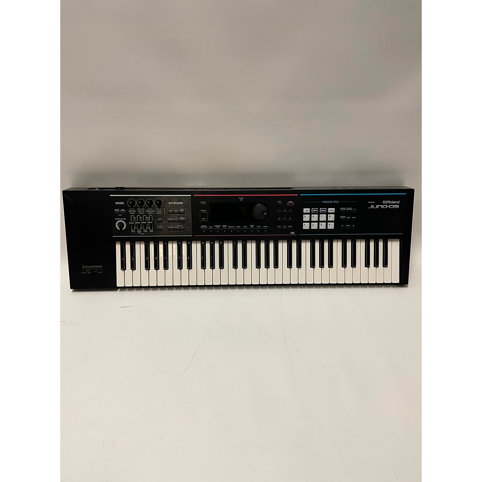 Used Roland Juno Ds61 Keyboard Workstation | Guitar Center