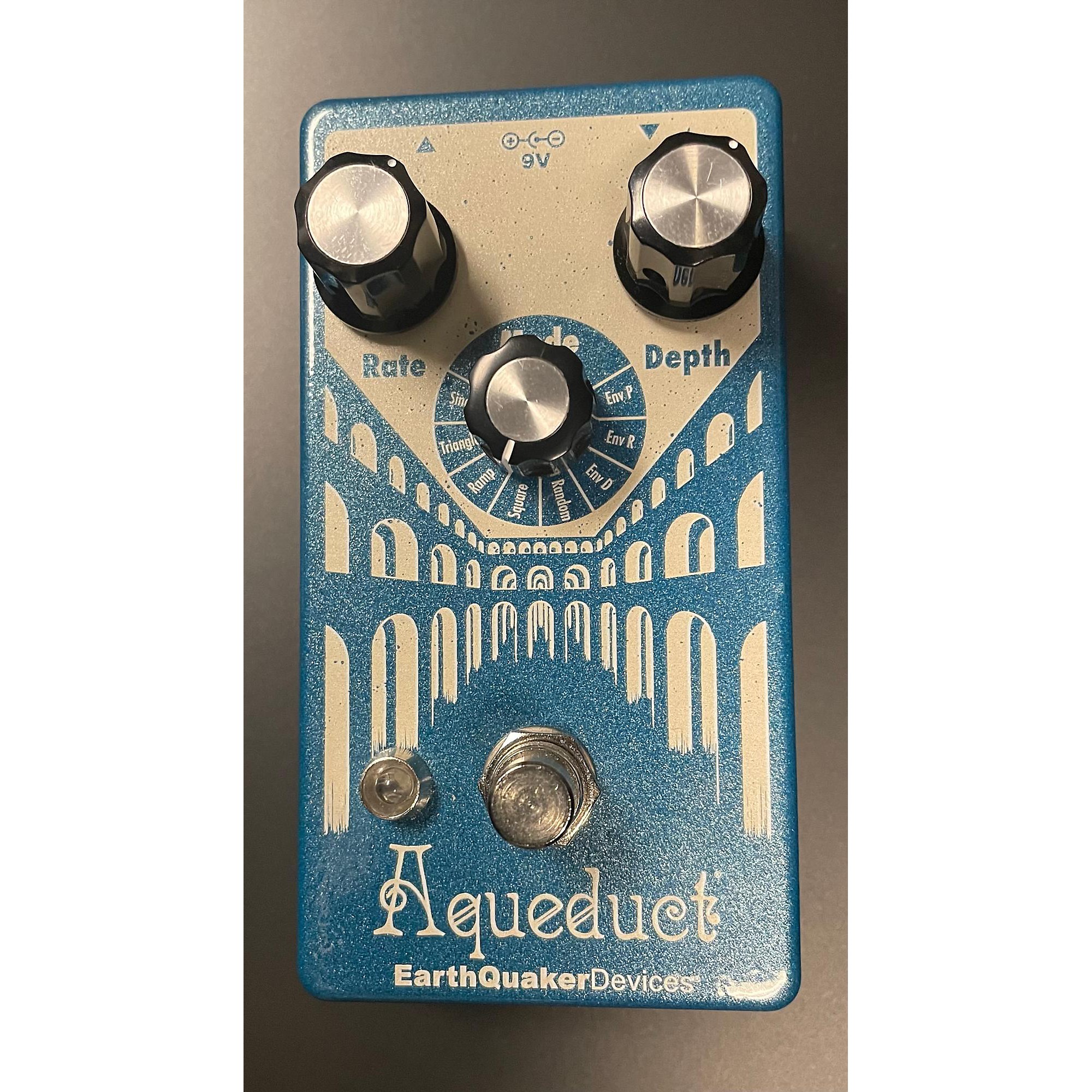 Used EarthQuaker Devices Aqueduct Vibrato Effect Pedal | Guitar Center