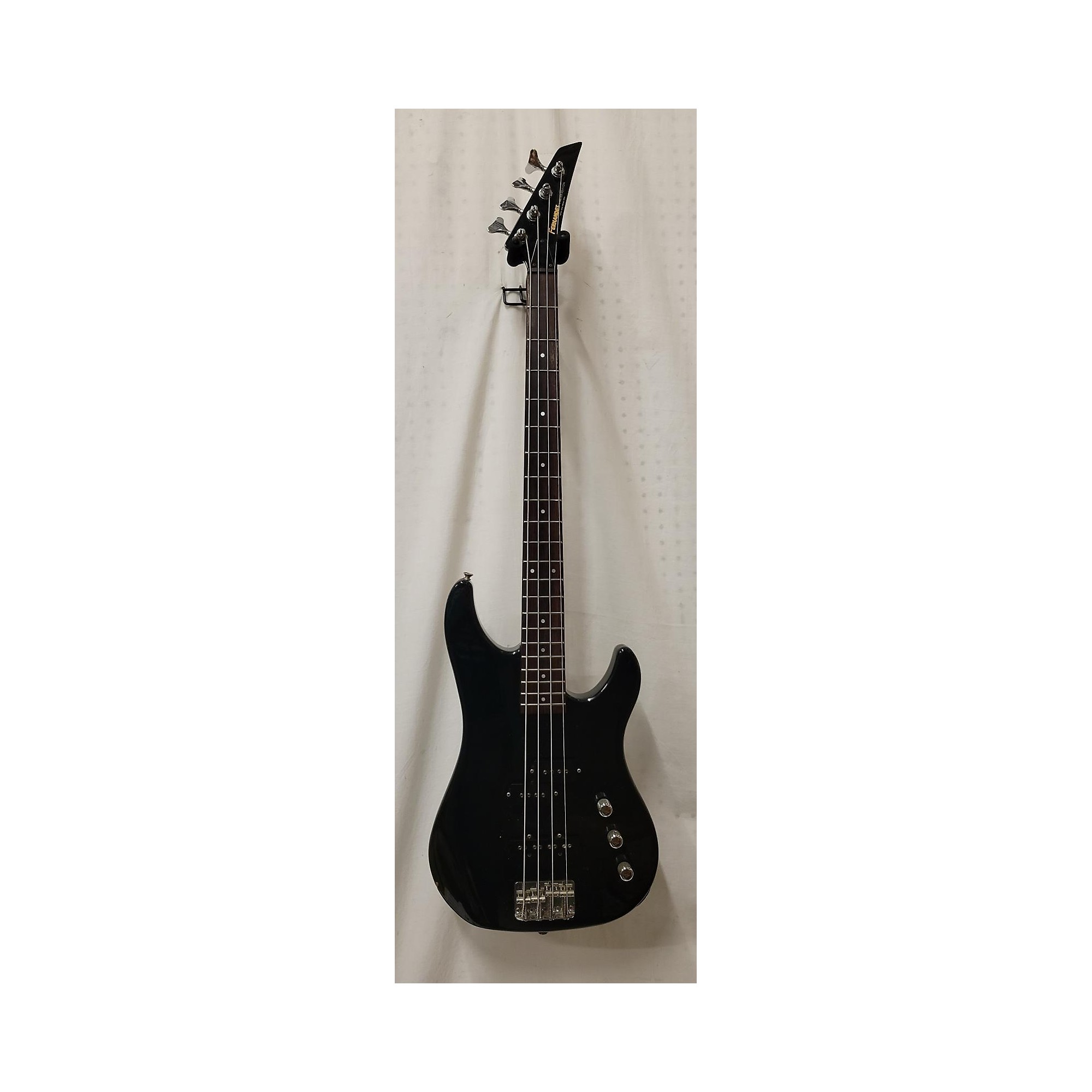 Fernandes Precision Bass with checkered pick guard   プレベ
