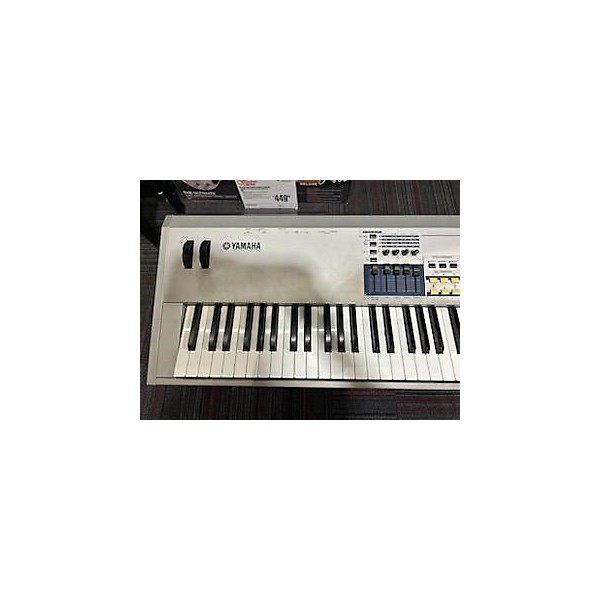 Used Yamaha MO8 88 Key Keyboard Workstation