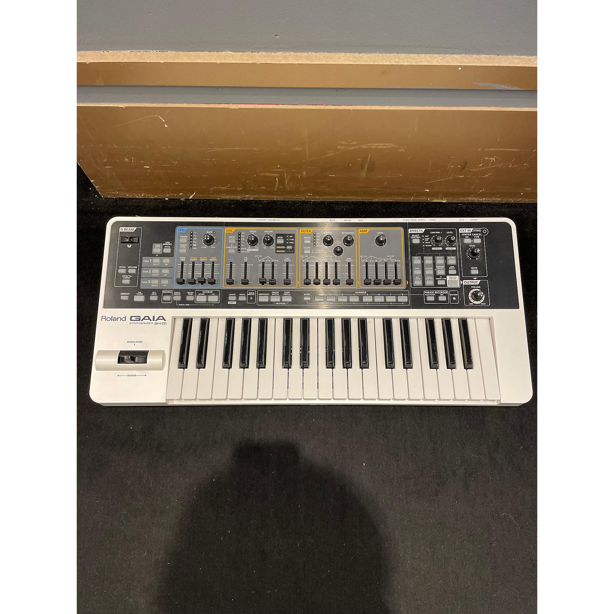 Used Roland Gaia SH01 37 Key Synthesizer | Guitar Center