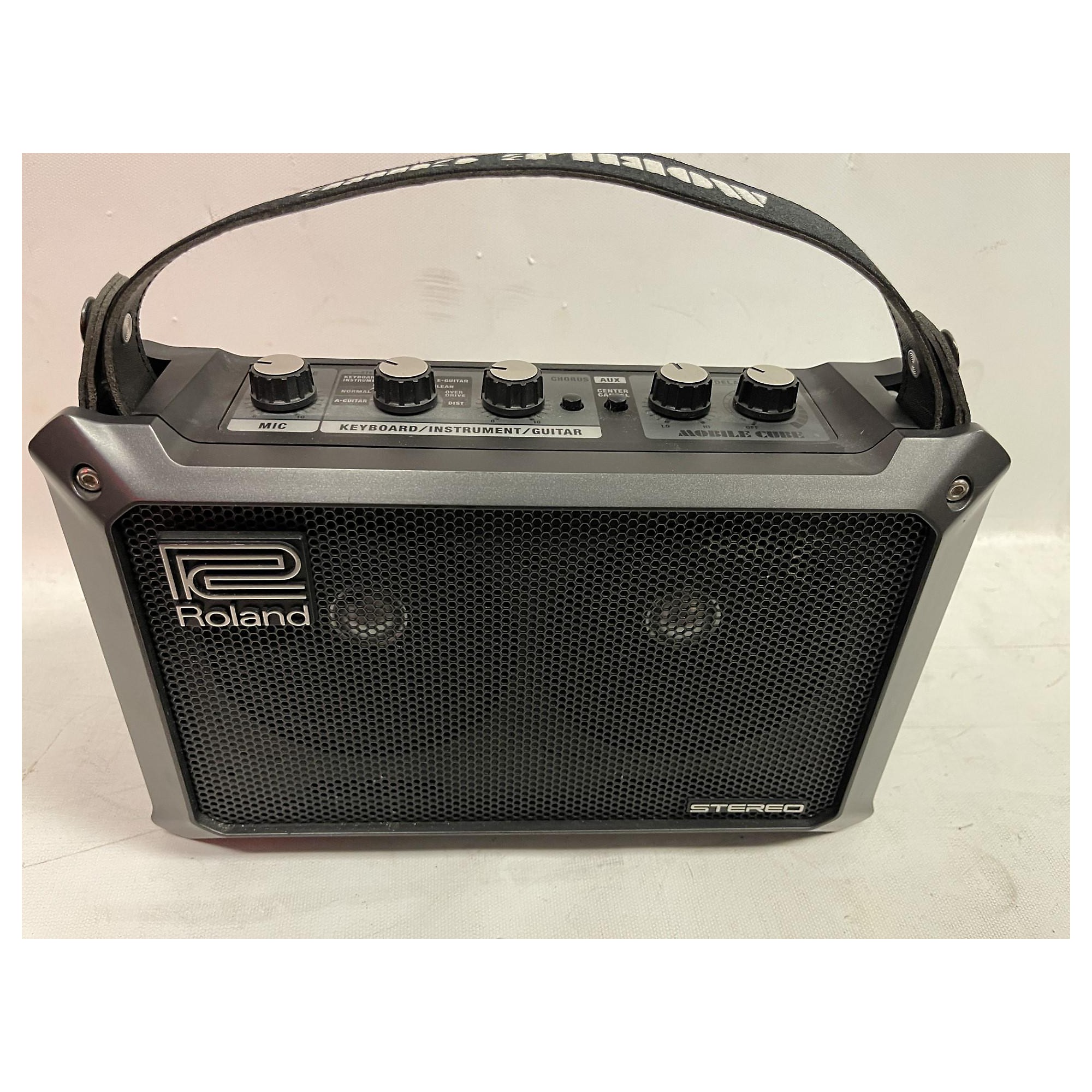 Used Roland MOBILE CUBE Battery Powered Amp | Guitar Center