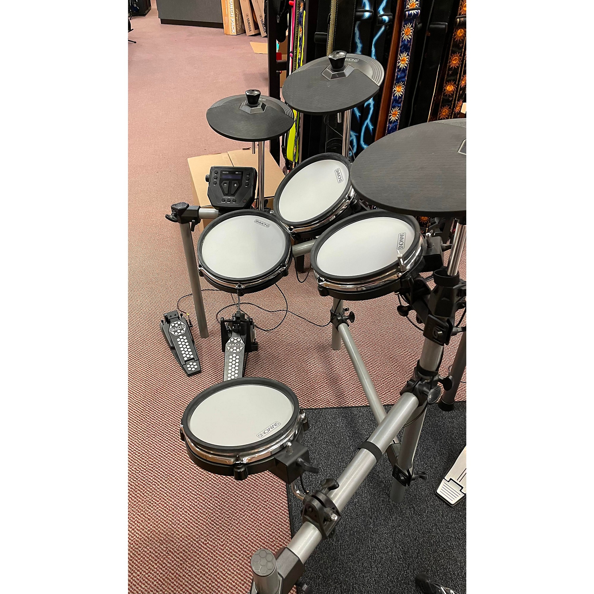 Simmons sd550 electronic drum deals set with mesh pads