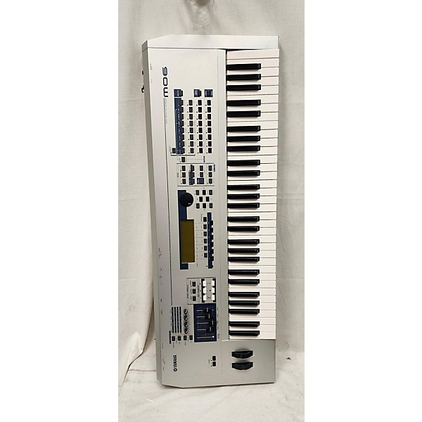 Used Yamaha MO6 61 Key Keyboard Workstation | Guitar Center