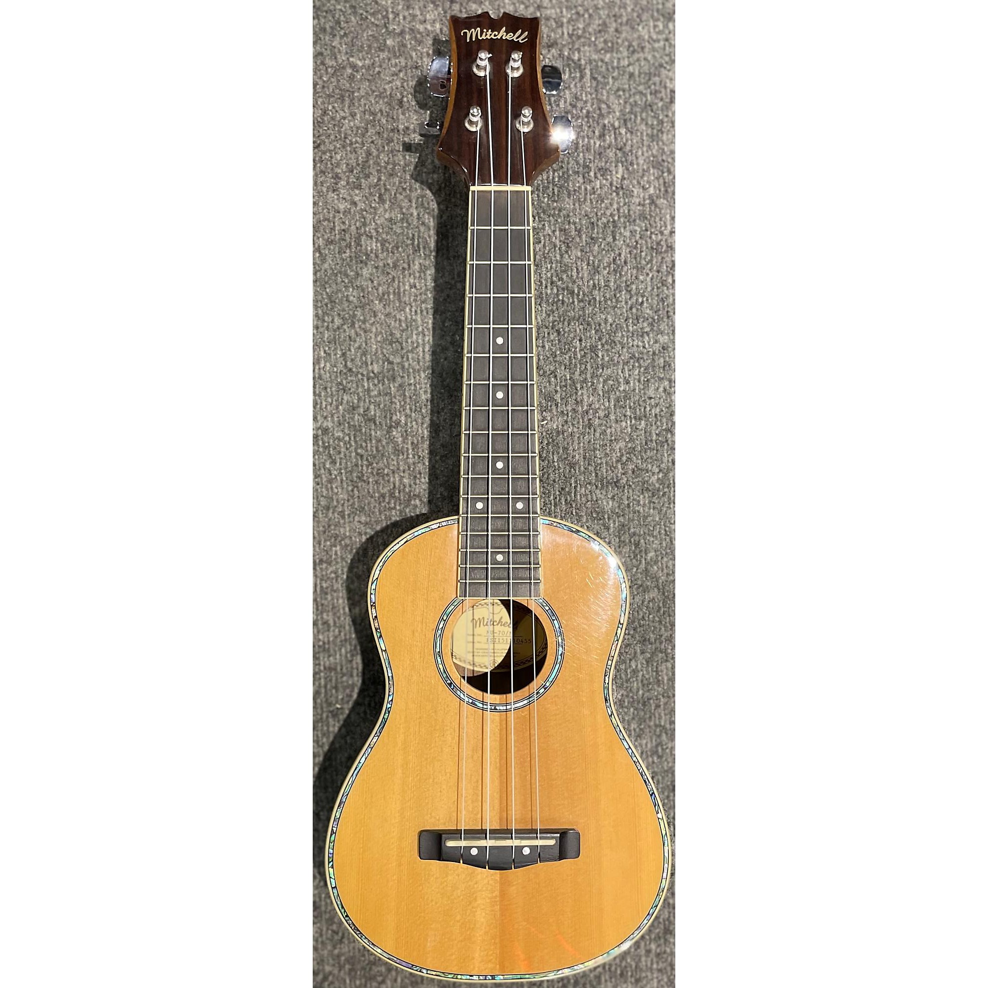 Mitchell deals ukulele mu70