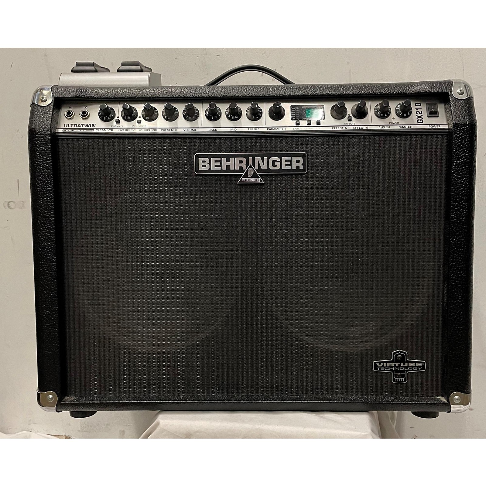 Used Behringer GX210 Guitar Combo Amp | Guitar Center