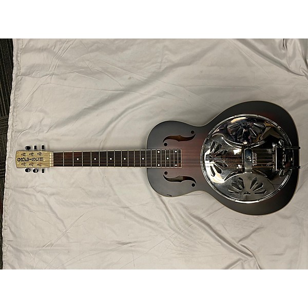 Guitar deals center resonator