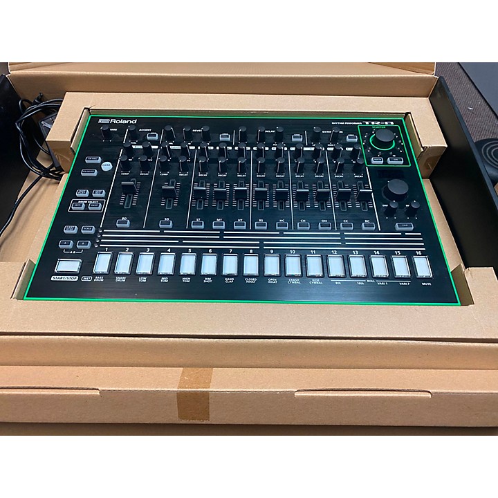 Used Roland TR-8 Drum Machine | Guitar Center
