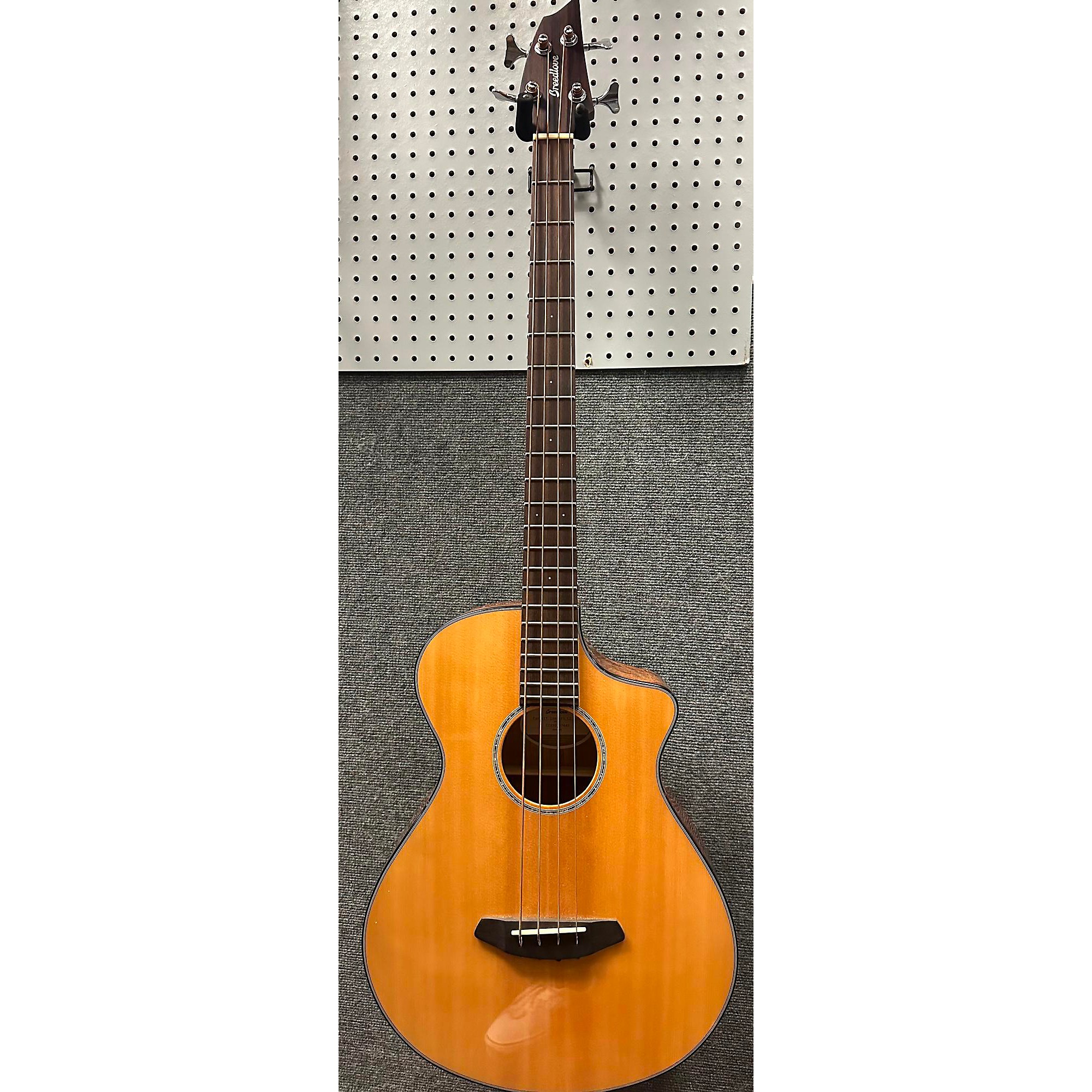 Breedlove on sale pursuit bass