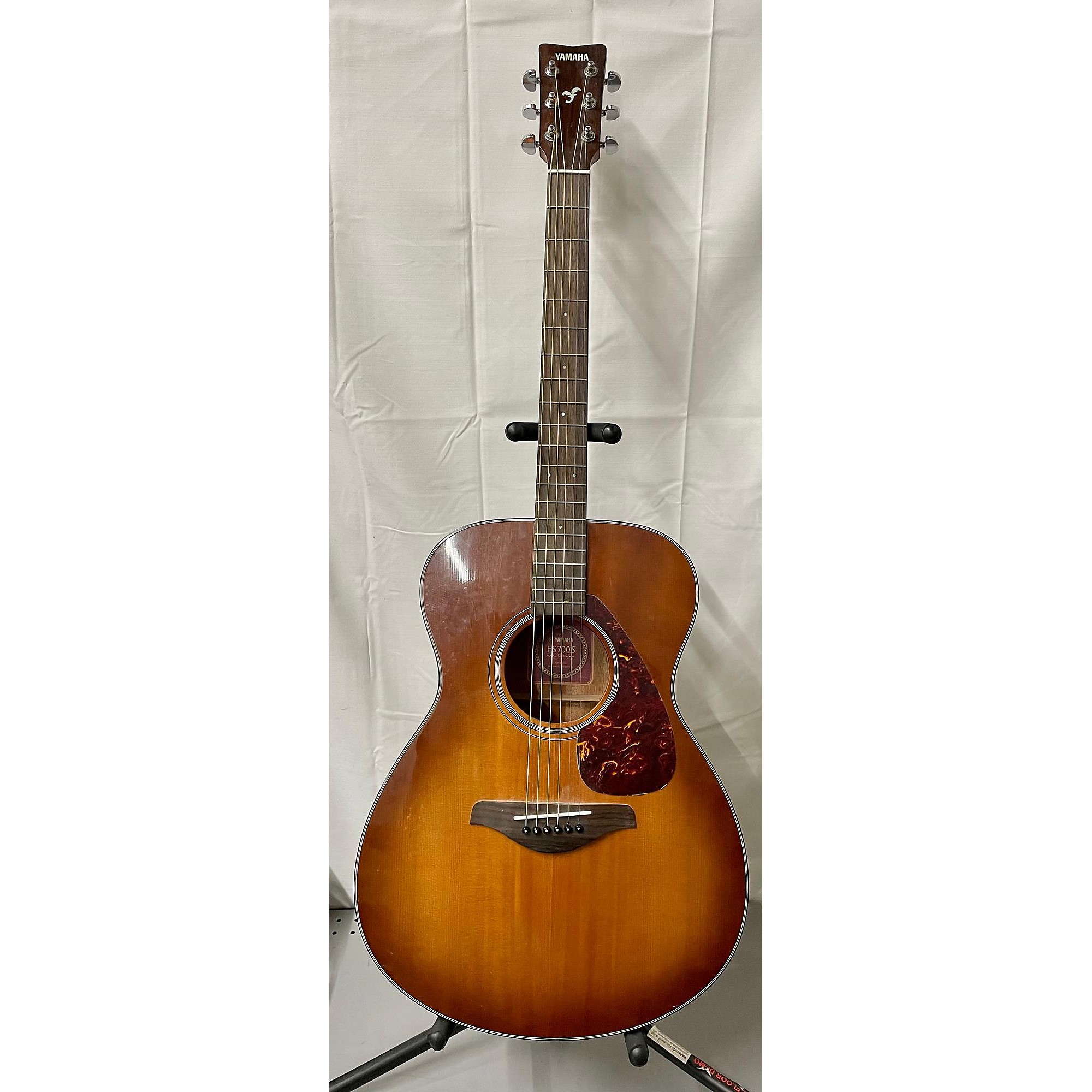 Yamaha fs700s store acoustic guitar