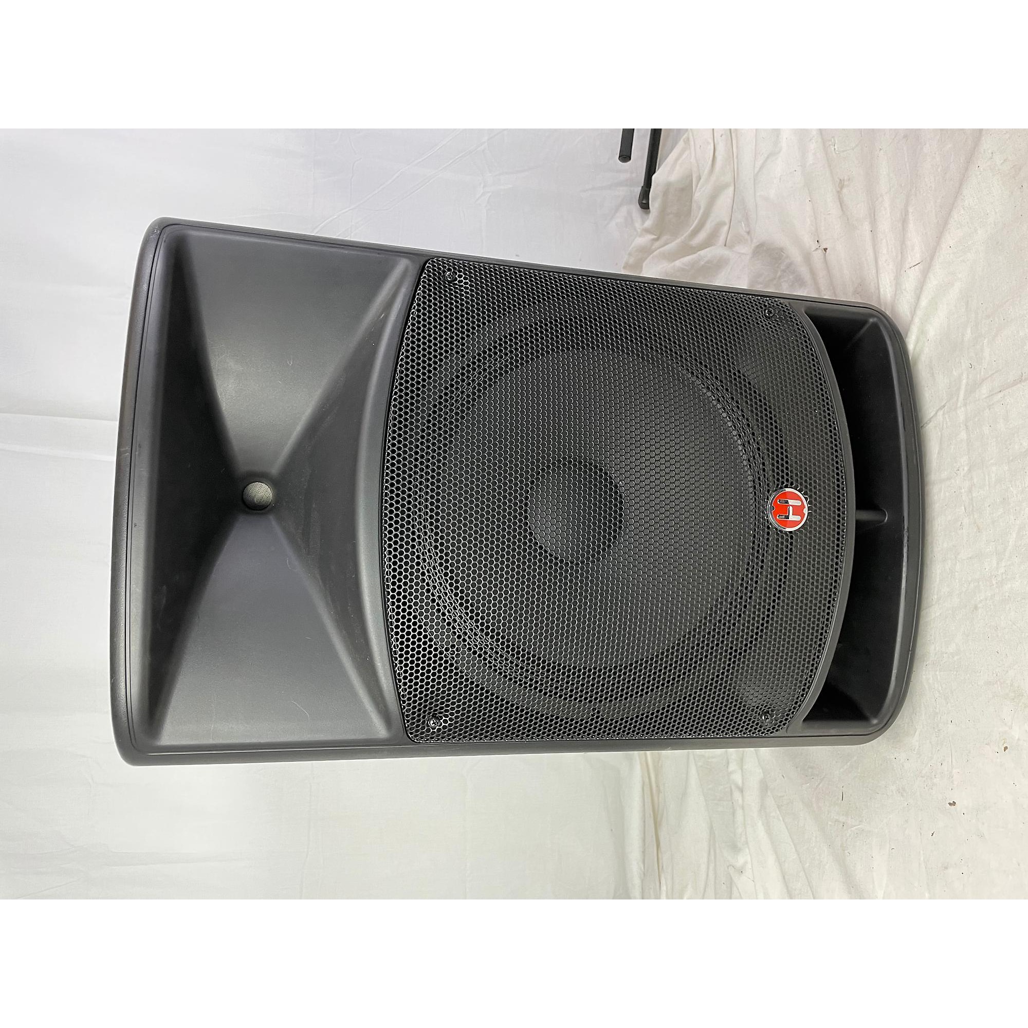 Harbinger v2115 hot sale powered speaker