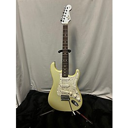 Used Fender Used Fender Special Edition Stratocaster White Opal Solid Body Electric Guitar