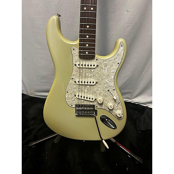 Used Fender Special Edition Stratocaster Solid Body Electric Guitar