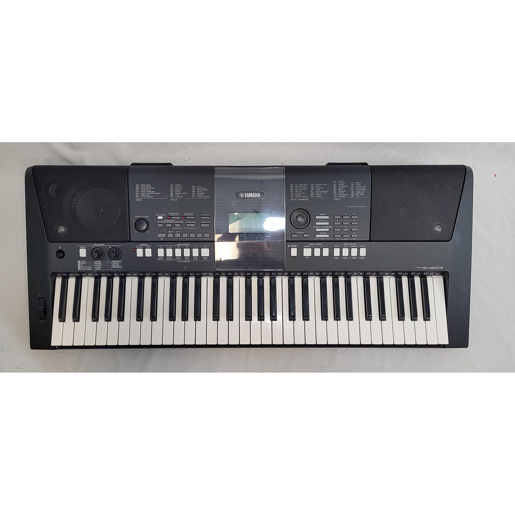 Used Yamaha PSRE423 61 Key Portable Keyboard | Guitar Center