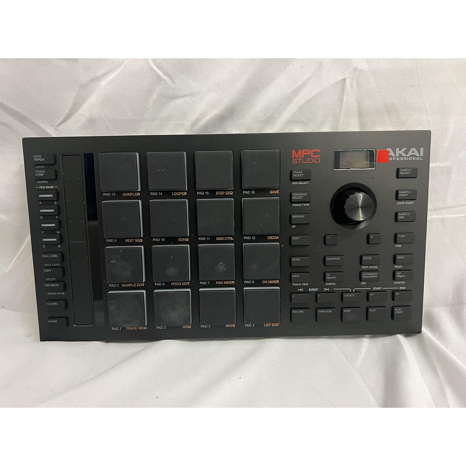 Used Akai Professional MPC Studio MIDI Controller | Guitar Center