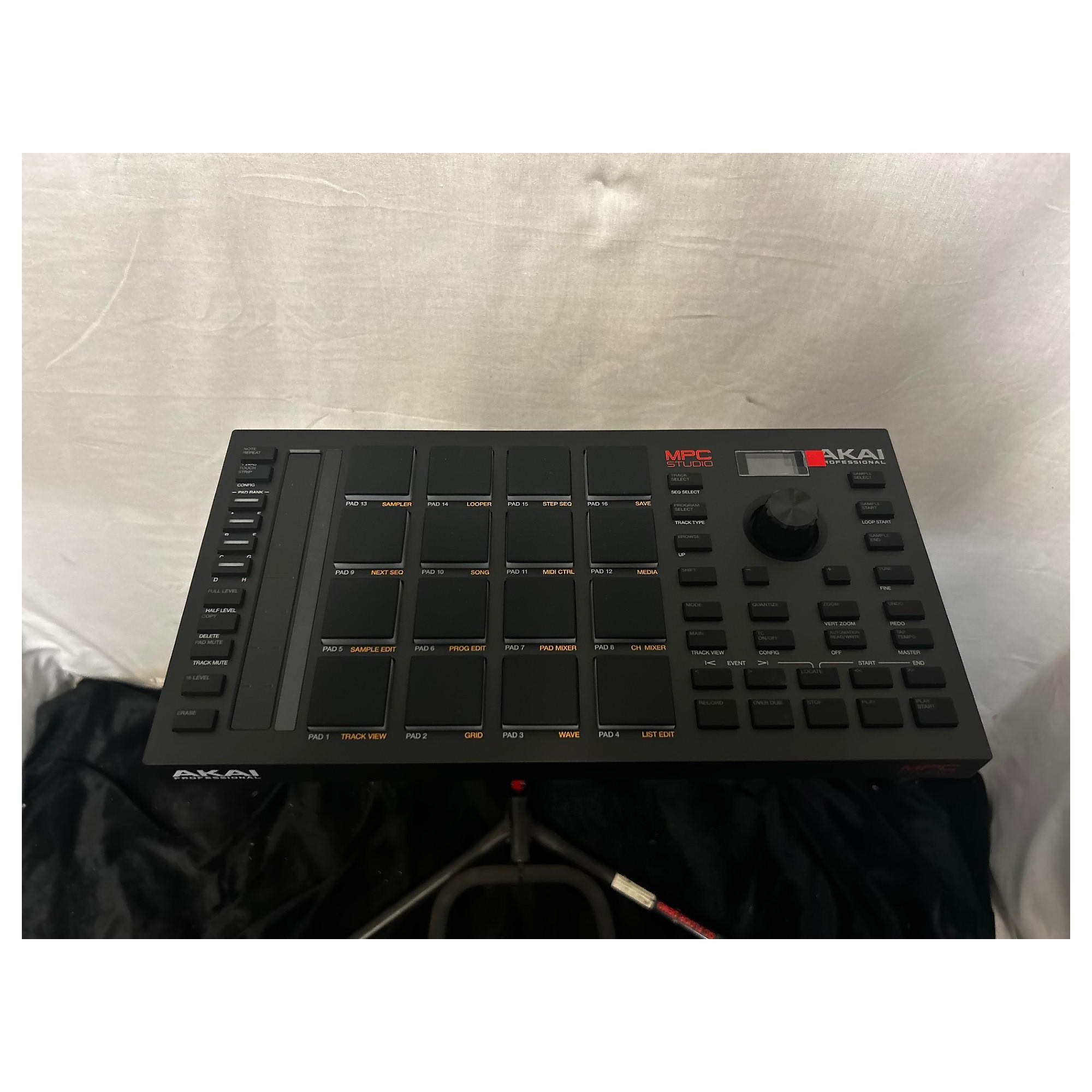 Used Akai Professional MPC Studio 2 Production Controller | Guitar