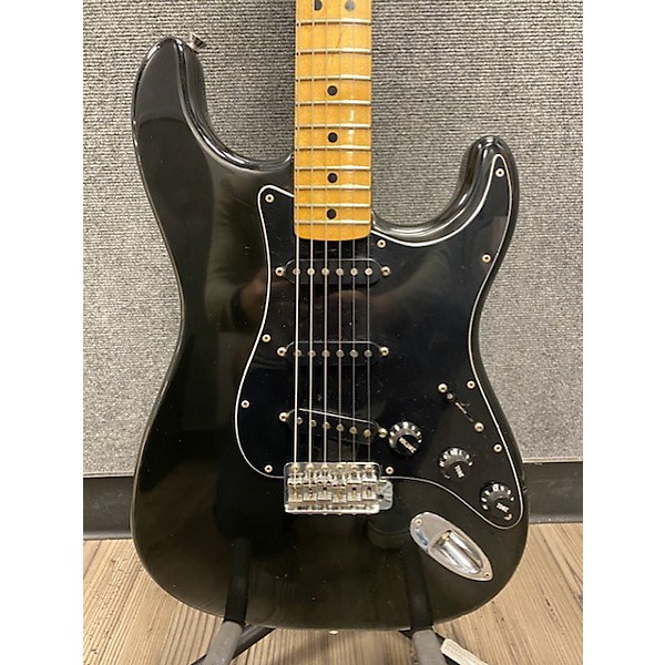 Vintage Fender 1980 1980 Fender Stratocaster Black OHSC Solid Body Electric Guitar