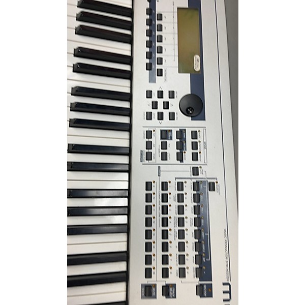 Used Yamaha MO8 88 Key Keyboard Workstation