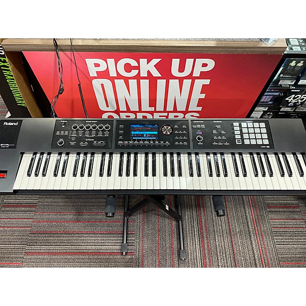 Used Roland Fantom 07 Keyboard Workstation