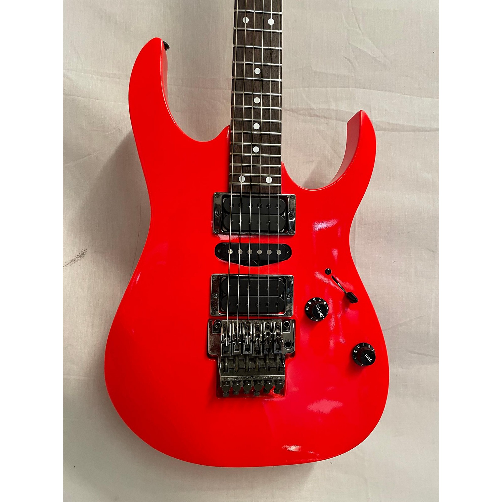 Used Ibanez 1999 RG570 Solid Body Electric Guitar Red | Guitar Center