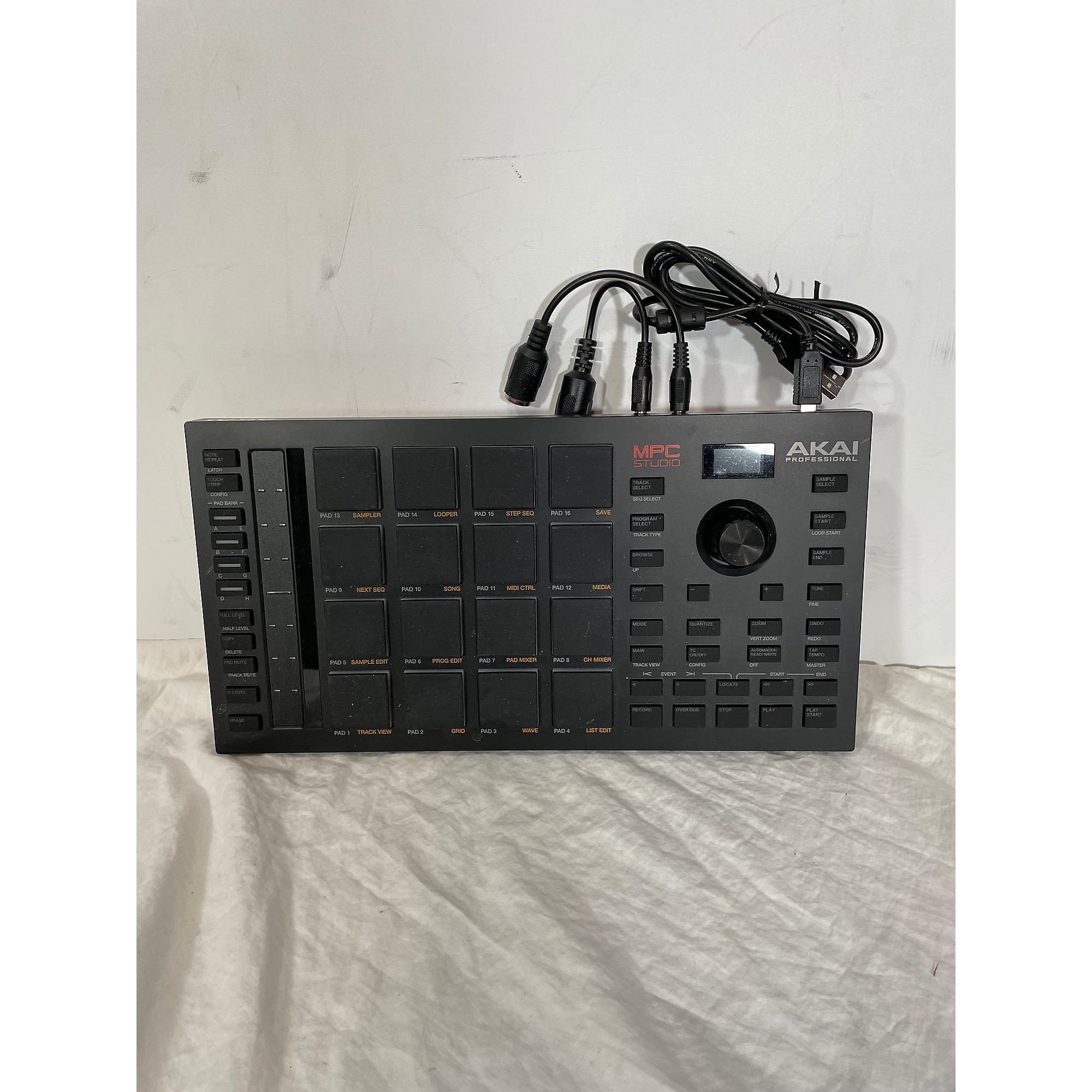 値下げ中 AKAI MPC Studio 2 値下げ中 AKAI MPC Studio 2