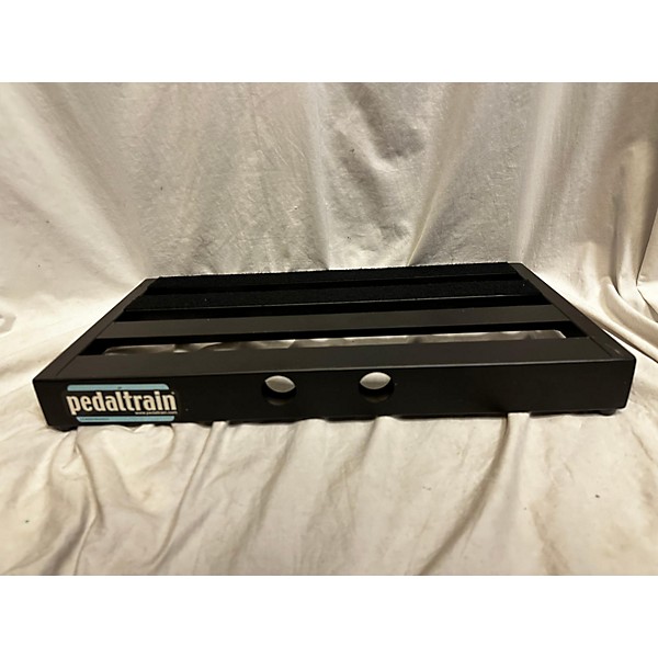 Used Pedaltrain Classic 2 Pedal Board