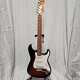 Used Fender Used Fender Player Stratocaster 2 Color Sunburst Solid Body Electric Guitar