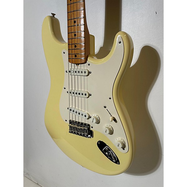 Vintage Fender Vintage 1996 Fender 1957 Reissue Stratocaster Vintage White Solid Body Electric Guitar