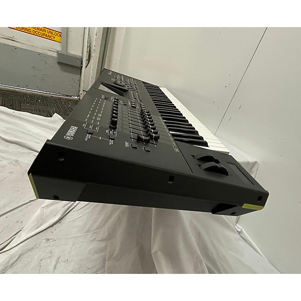 Used Yamaha Motif XF6 61 Key Keyboard Workstation