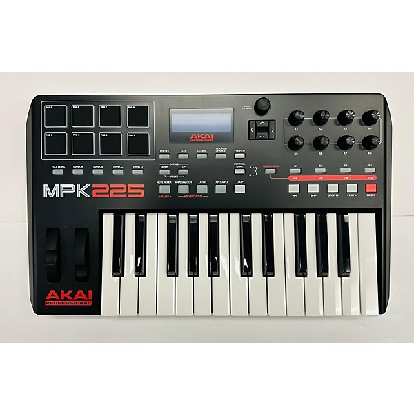 Used Akai Professional 2023 MPK225 25-Key MIDI Controller