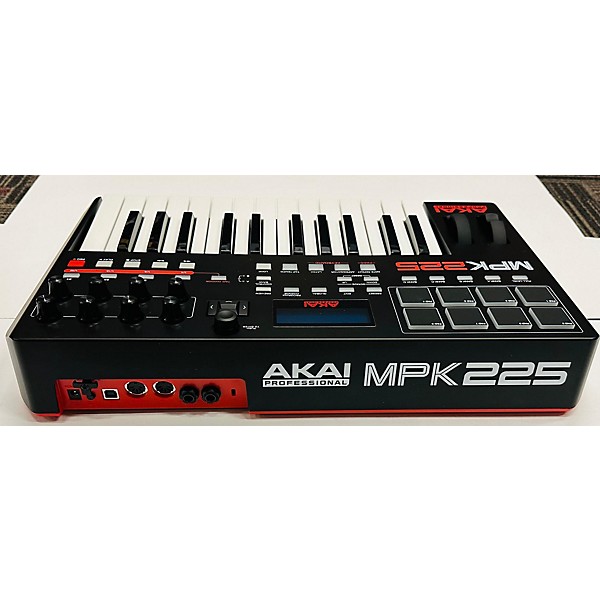 Used Akai Professional 2023 MPK225 25-Key MIDI Controller
