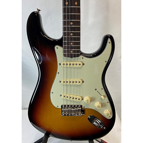 Used Fender VINTAGE II STRATOCASTER '61 Solid Body Electric Guitar