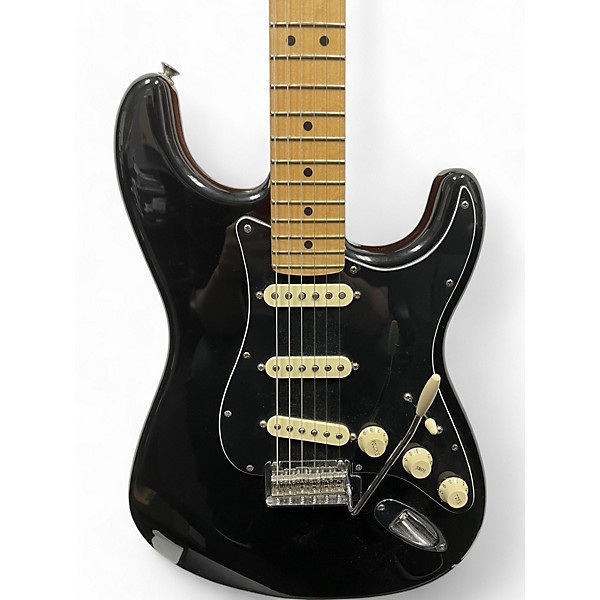 Used Fender Special Edition Player Stratocaster Black Solid Body Electric Guitar