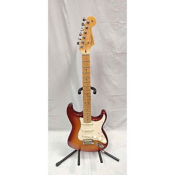 Used Fender Used 2014 Fender 2014 Standard Stracoaster Sienna Burst Solid Body Electric Guitar