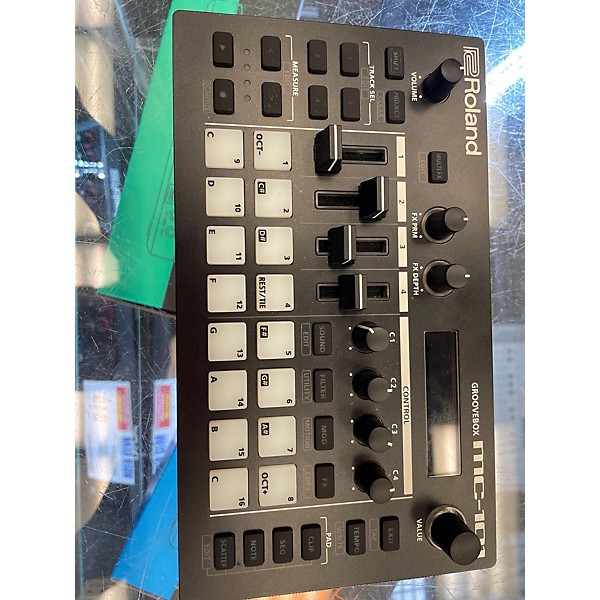 Used Roland Used Roland Mc-101 Groovebox Drum Machine