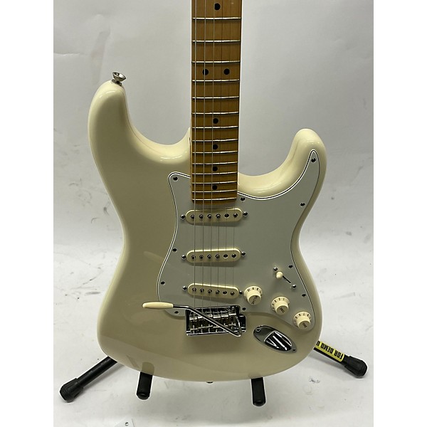 Used Fender Used Fender American Standard Stratocaster Olympic White Solid Body Electric Guitar