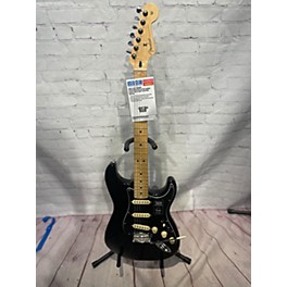 Used Fender Used 2022 Fender STRATOCASTER PLAYER SERIES Black Solid Body Electric Guitar