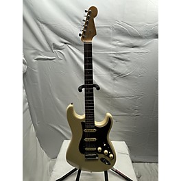 Used Fender Used Fender American Elite Stratocaster HSS Shawbucker Antique White Solid Body Electric Guitar