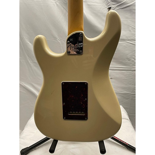 Used Fender Used Fender American Elite Stratocaster HSS Shawbucker Antique White Solid Body Electric Guitar